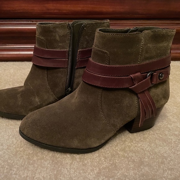 ALEX MARIE BOOTIES FAUX SUEDE GREEN SIZE 5.5 NWT - Picture 3 of 5